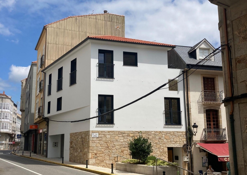 VIVIENDA CON PATIO EN A POBRA